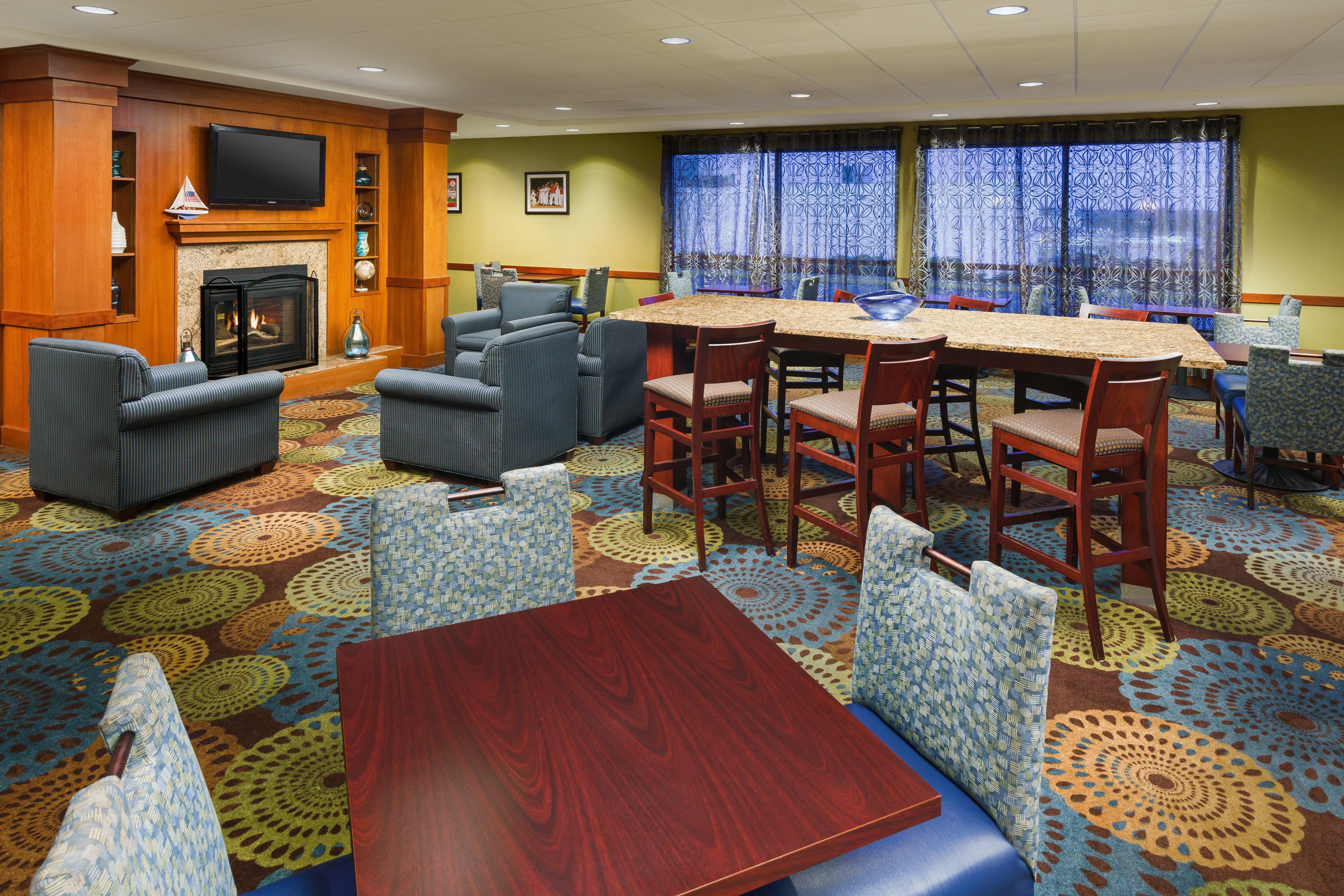 Holiday Inn Express Boston Brockton By Ihg Exterior photo