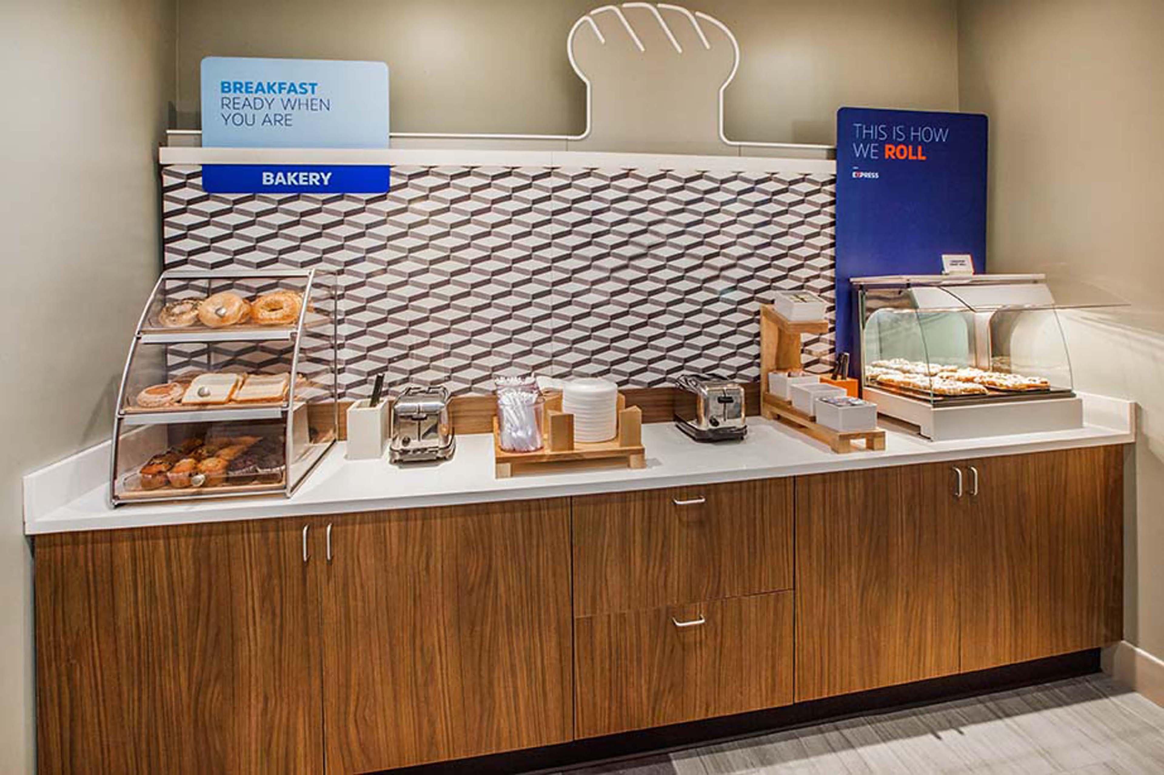 Holiday Inn Express Boston Brockton By Ihg Exterior photo