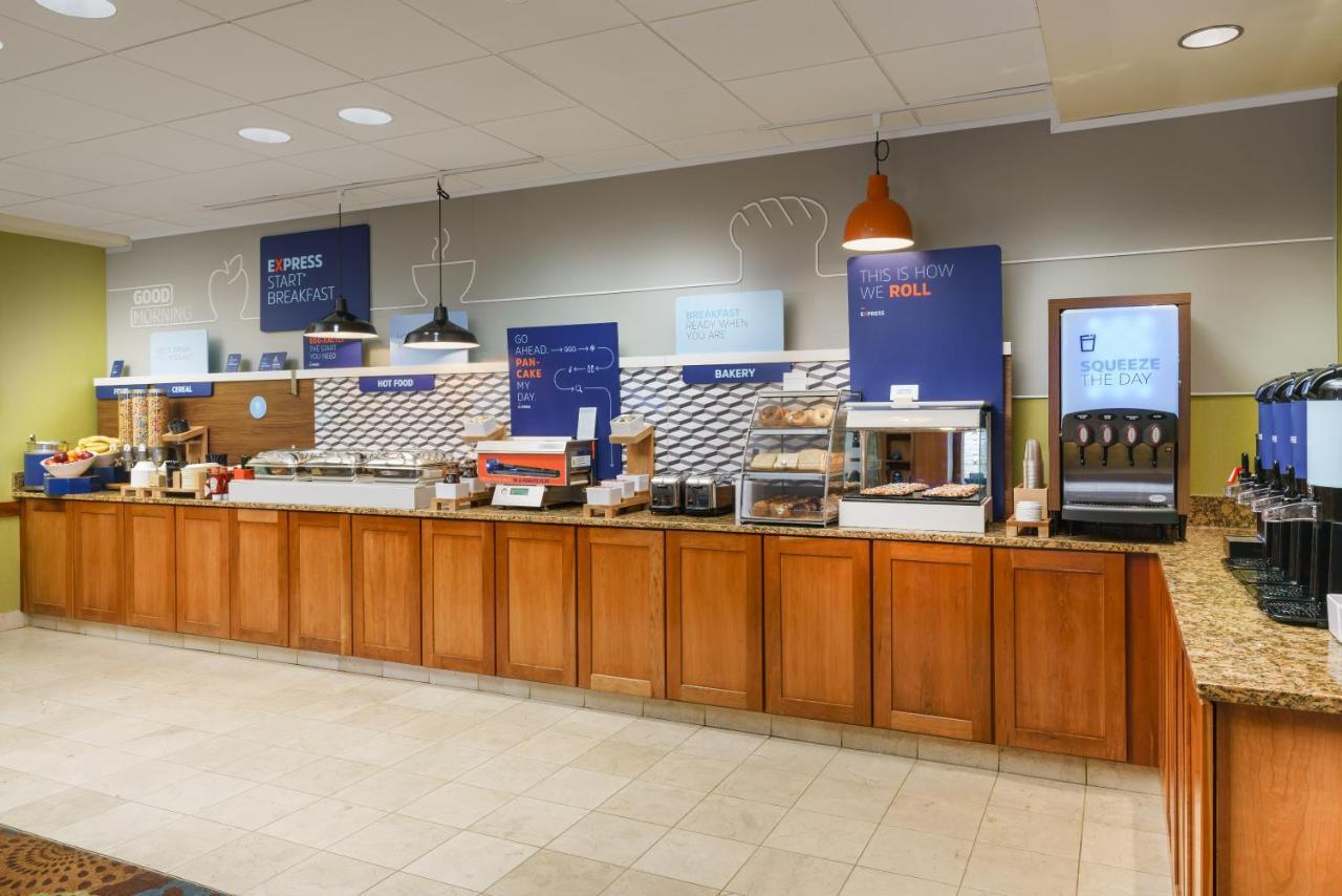 Holiday Inn Express Boston Brockton By Ihg Exterior photo